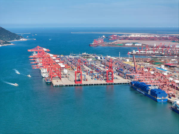 镜观·回响丨中哈物流十年见证 西行东进 互联互通 海口日用百货